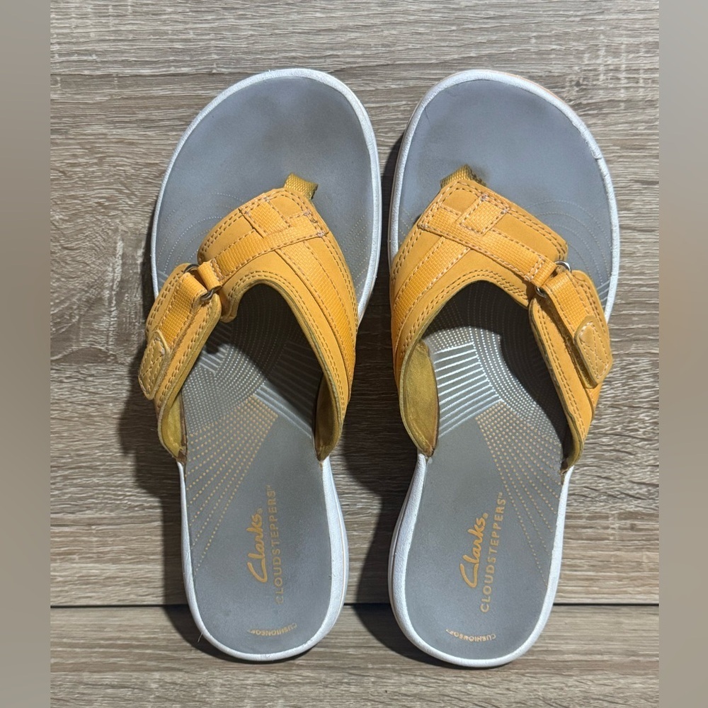 Clarks Cloudsteppers yellow Slide Sandals women’s size 7 slip on comfort shoes - Picture 6 of 6